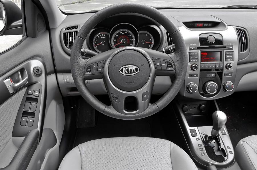  Kia Forte 2010 года  (фото 11 из 18)